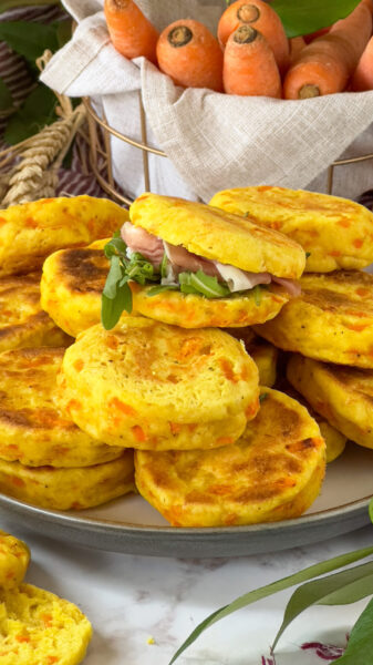 Τηγανητές φοκάτσιες με καρότο