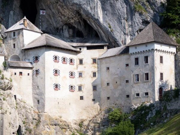 Πρεντζάμα : Το μεγαλύτερο κάστρο-σπήλαιο στον κόσμο