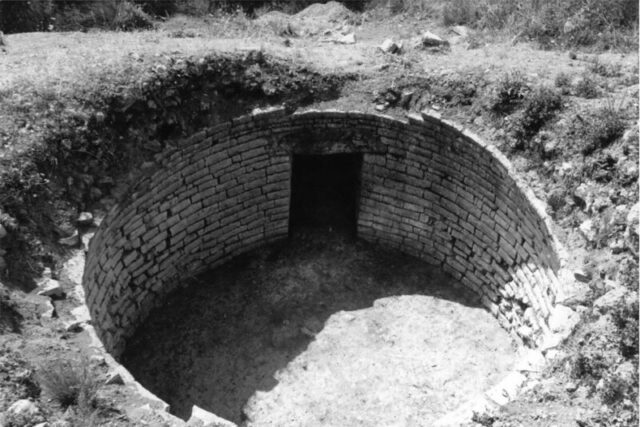 «Ανιχνεύοντας» τους θολωτούς τάφους της Αιτωλοακαρνανίας