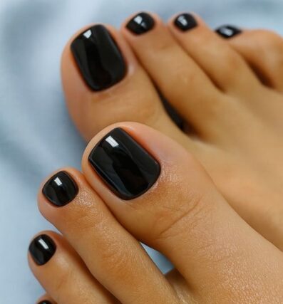 Τα Χρώματα πεντικιούρ που πρέπει να υιοθετήσεις το Φθινόπωρο 2025