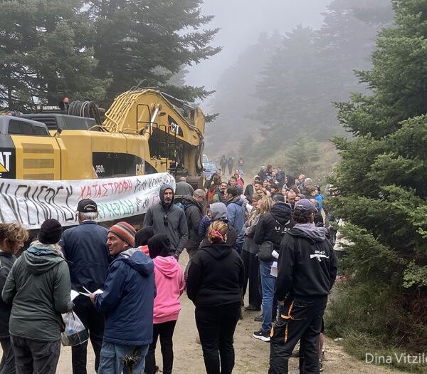 ΕΦΤΑΣΑΝ ΤΑ ΜΗΧΑΝΗΜΑΤΑ ΠΟΥ ΑΠΕΙΛΟΥΝ ΝΑ ΡΗΜΑΞΟΥΝ ΤΟΝ ΠΑΝΕΜΟΡΦΟ ΚΑΙ ΙΣΤΟΡΙΚΟ ΚΟΣΜΑ ΑΡΚΑΔΙΑΣ