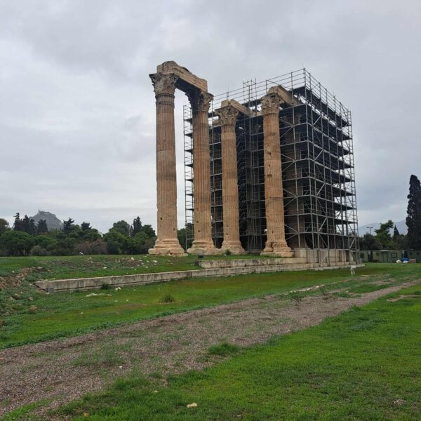 Οι Στύλοι του Ολυμπίου Διός – Aπο τον Τριαντάφυλλο  Αθανασουλα