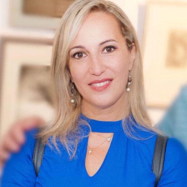 Η τέχνη της μνήμης και του συναισθήματος: Αναδρομική έκθεση της Κορίνα Κομπολίτη στον ΙΑΝΟ