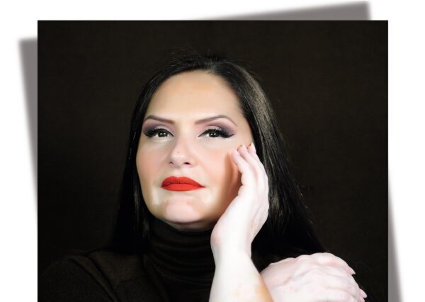 Η Fm Records παρουσιάζει τη Ζωή Λιαντράκη και το «Χέρια λευκά». 