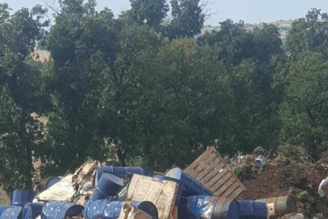 Μεγάλες ποσότητες ληγμένων εντομοκτόνων πέταξαν άγνωστοι κοντά σε ρέμα στο Λεβεντοχώρι του Δήμου Κιλκίς