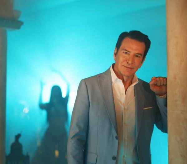 Ο Δημήτρης Κοντολάζος βάζει «φωτιά» στη νυχτερινή ζωή της Πάτρας!