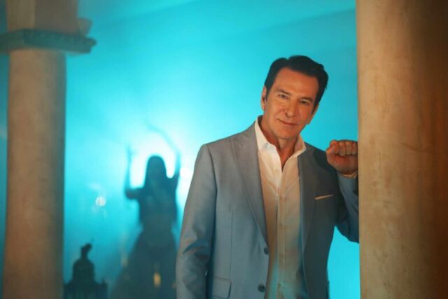 Ο Δημήτρης Κοντολάζος βάζει «φωτιά» στη νυχτερινή ζωή της Πάτρας!