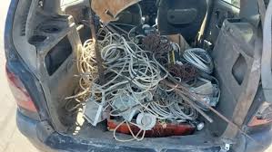 «Χαλκοκυνηγοί» πιάστηκαν με το φορτίο μετά από καταδίωξη στην Ελευσίνα – 3 συλλήψεις