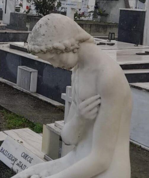 Για τον καπνέμπορο προστάτη των προσφύγων  …………….