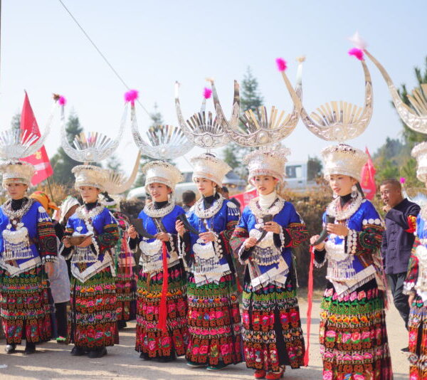 Η Γιορτή Γκουζάνγκ της μειονότητας Μιάο: Μνήμη, Συγγένεια και Χαρά – Απο την Yawen Wu
