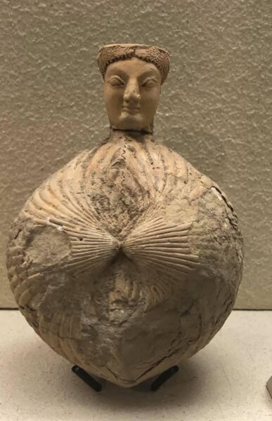 Α φ ρ ο δ ί τ η … μια «στρομπουλή» αχιβάδα – Απο την Μιράντα Σκηνίτη