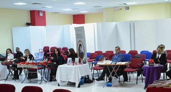 Οι Σαλαμινιοι συγγραφείς εξέθεσαν τα βιβλια τους – Απο τον Μανο Κιλημαντζο