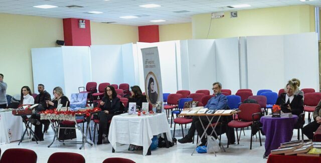 Οι Σαλαμινιοι συγγραφείς εξέθεσαν τα βιβλια τους – Απο τον Μανο Κιλημαντζο