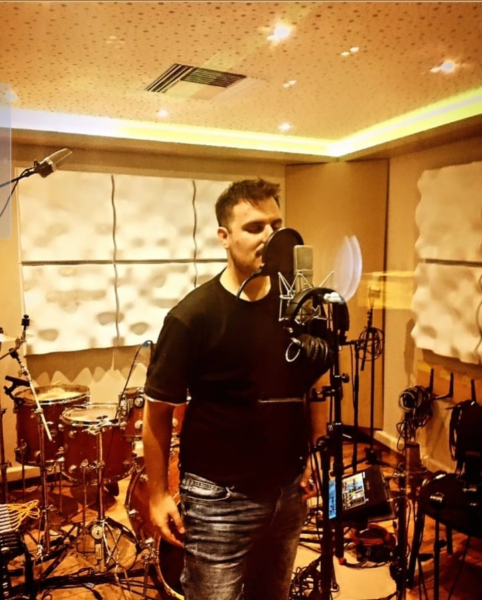 Γιωργος Αθανασοπουλος: «Η δικιά μου η Ιθάκη» είναι πλέον και δική σας! Συνεντευξη  Βικη Σιωμοπουλου 