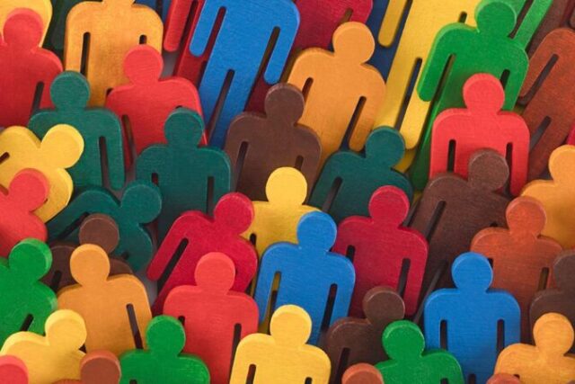 Το δημογραφικό δεν λύνεται κατηγορώντας τις γυναίκες που δεν κάνουν παιδιά!