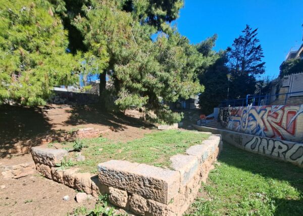 ΜΑΚΡΑ ΤΕΙΧΗ ΜΟΣΧΑΤΟ – Απο τον  Τριανταφυλλο Αθανασουλα