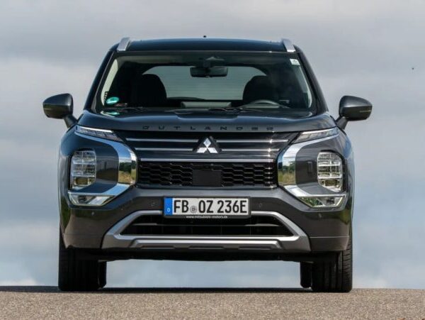 Η Mitsubishi αντεπιτίθεται: Το νέο Outlander δείχνει πώς πρέπει να είναι ένα PHEV-SUV