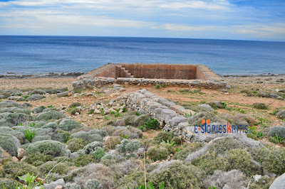 Η εντυπωσιακή παλιά δεξαμενή νερού στην ακτή των Ανωγείων Μεραμπέλου