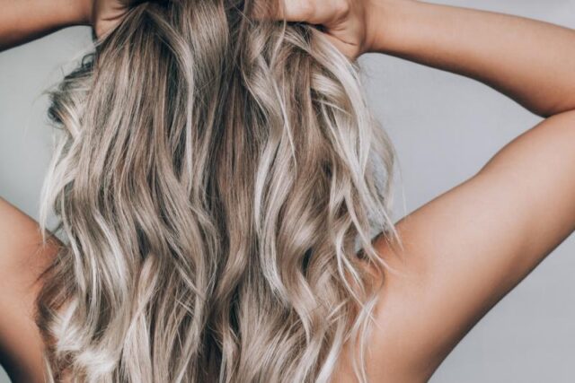 Πότε πρέπει να λούζετε τα μαλλιά μετά από βαφή;
