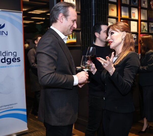 Με τις Βίκυ Χατζηβασιλείου και Μαρία Εκμεκτσίογλου η δράση της WIN «Building Bridges: Connecting Greece to the World»