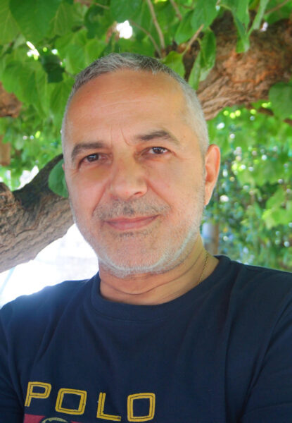 ΘΕΟΧΑΡΗΣ ΜΠΙΚΗΡΟΠΟΥΛΟΣ΄΄ Η λογοτεχνία έδινε την υγρασία που χρειαζόμουν στην ξηρασία της πολιτικής. ΄΄ Συνέντευξη στην Βικη Σιωμοπουλου