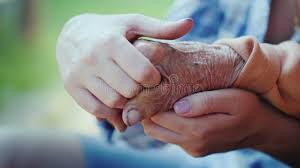 Όποια ηλικία και αν έχουμε, οι γονείς μας είναι οι ρίζες μας