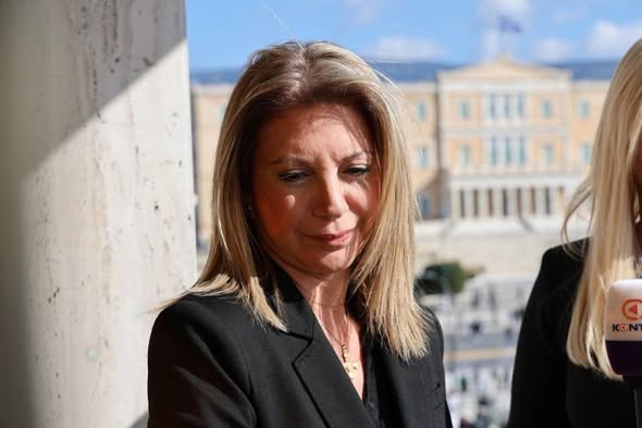 ..ΜΑ ΔΕΝ ΑΦΗΣΑΝ ΤΗΝ κ. ΚΑΡΥΣΤΙΑΝΟΥ ΜΑ ΜΙΛΗΣΕΙ;;; …Γράφει ο Πάνος Καλουδάς.