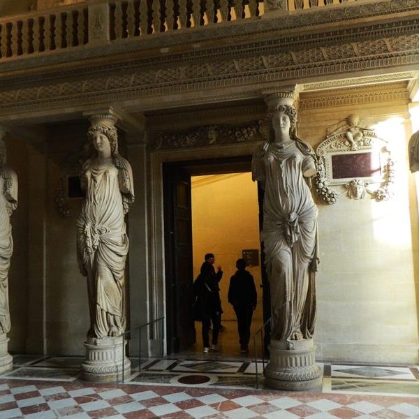 ΜΙΑ ΦΩΤΟΓΡΑΦΙΚΗ ΠΕΡΙΗΓΗΣΗ –  ΛΟΥΒΡΟ  1ο Μερος   – ΤΑ ΕΛΛΗΝΙΚΑ ΕΚΘΕΜΑΤΑ ! Απο τον Μανο Κιλημαντζο