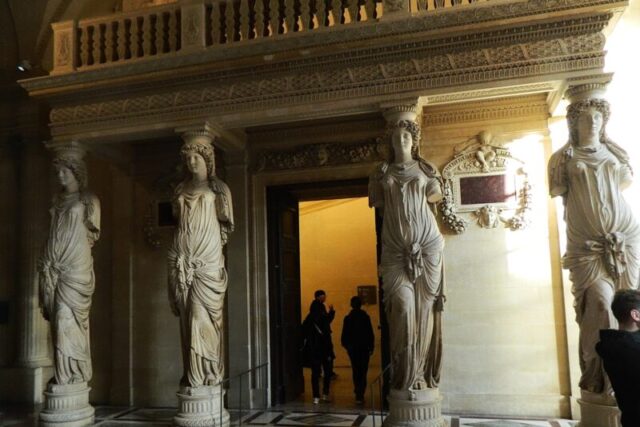 ΜΙΑ ΦΩΤΟΓΡΑΦΙΚΗ ΠΕΡΙΗΓΗΣΗ –  ΛΟΥΒΡΟ  1ο Μερος   – ΤΑ ΕΛΛΗΝΙΚΑ ΕΚΘΕΜΑΤΑ ! Απο τον Μανο Κιλημαντζο