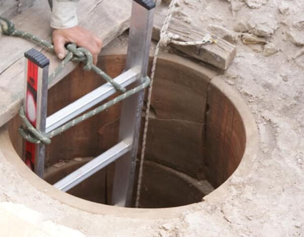 Το Α θ η ν α ϊ κ ό Μ α ν τ ε ί ο ……… Απο την Μιραντα Σκηνιτη