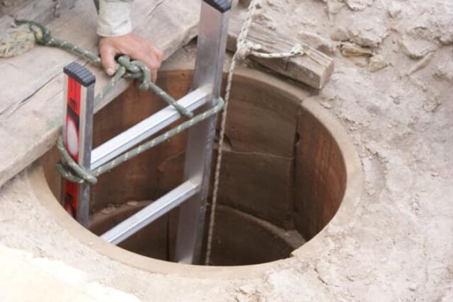 Το Α θ η ν α ϊ κ ό Μ α ν τ ε ί ο ……… Απο την Μιραντα Σκηνιτη