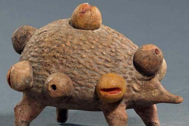 Ο πήλινος   σ κ α ν θ ό χ ο ι ρ ο ς  – Απο την Μιραντα Σκηνιτη