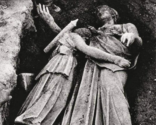 Η  μ ι κ ρ ή ς Α ρ τ ε μ ι δ α ς του Π ε ι ρ α ι ά – Απο την Μιραντα Σκηνιτη