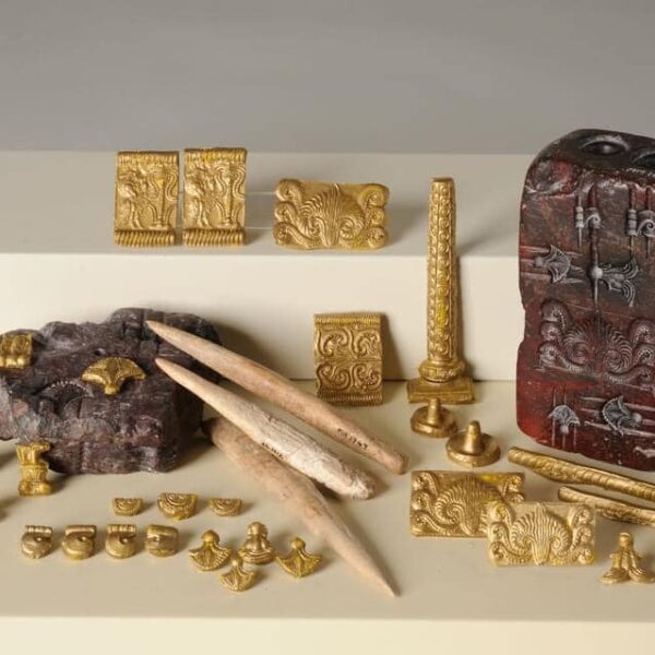 Μ υ κ η ν α ϊ κ ά κ ο σ μ ή μ α τ α – Aπο την Μιραντα Σκηνιτη