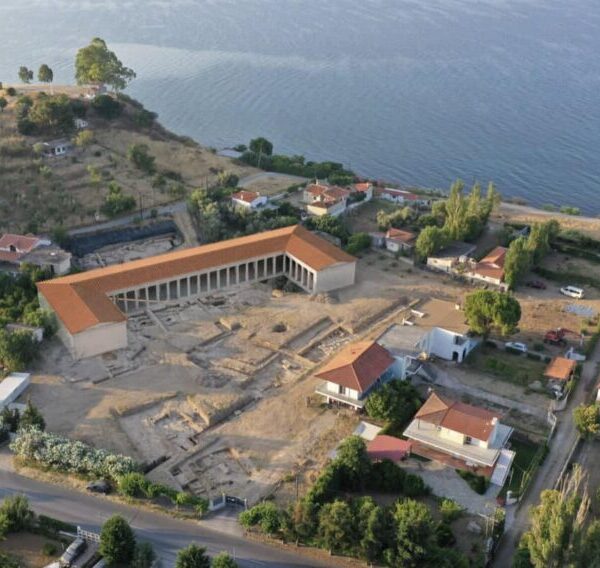 Ο Αρχαϊκός «εκατόμπεδος» ναός  – Απο την Μιρανατα Σκηνιτη