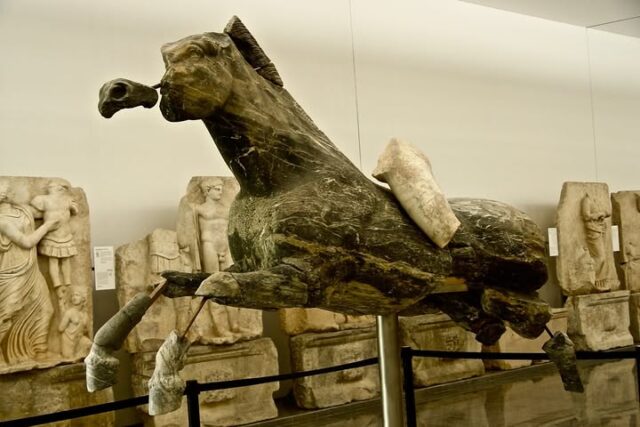 ΑΡΙΣΤΟΤΕΛΗΣ ΒΑΛΑΩΡΙΤΗΣ  ΄΄ Η ΦΥΓΗ ΄΄