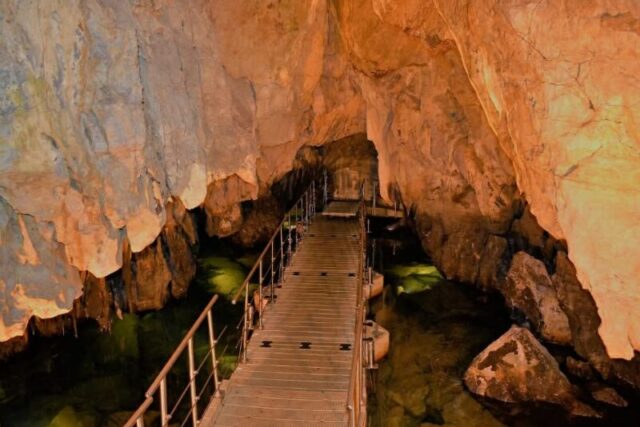 Περιηγήσεις : ΣΠΉΛΑΙΟ ΤΟΥ ΔΡΆΚΟΥ ΚΑΣΤΟΡΙΆ – Aπο τον  Τριανταφυλλο Αθανασουλα