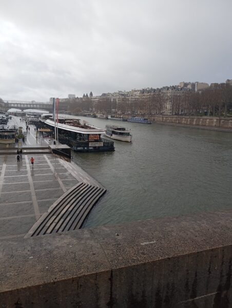 Περιηγήσεις : ΠΑΡΙΣΙ – ΒΟΛΤΑ ΣΤΙΣ ΟΧΘΕΣ ΤΟΥ ΣΗΚΟΥΑΝΑ – Απο τον ΜΑΝΟ ΚΙΛΗΜΑΝΤΖΟ