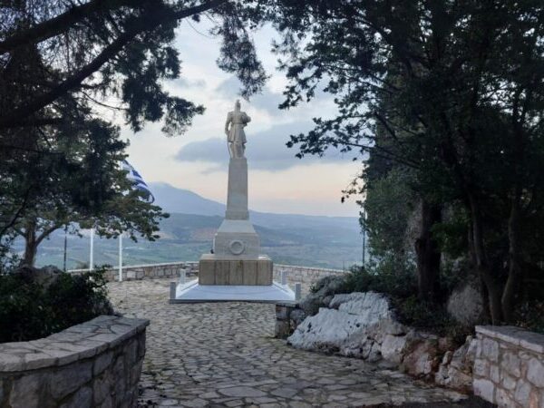 Περιηγήσεις : Στα Ιστορικά  Δερβενάκια   – Απο τον Φ.Κ