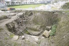 Στο φως η ανατολική πλευρά του Αρχαίου Θεάτρου