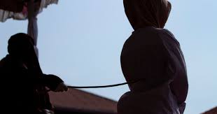 Ινδονησία: Μαστίγωσαν ζευγάρι 140 φορές σε δημόσια θέα για εξωγαμιαίες σχέσεις