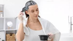 Βαφή μαλλιών: Πόσο συχνά είναι πραγματικά ασφαλής και ποιοι οι κίνδυνοι για υγεία και δέρμα – Τι λένε οι δερματολόγοι