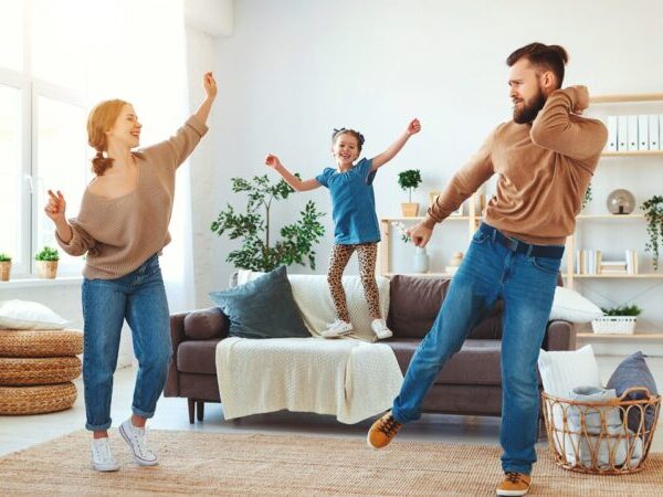 Γονείς: Πώς μαθαίνουμε στο παιδί να αγαπά τον εαυτό του