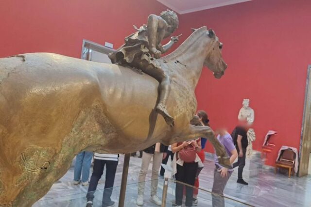 Eνα μοναδικο  άγαλμα, έργο άγνωστου γλύπτη … Απο τον Τριαντάφυλλο Αθανασούλα