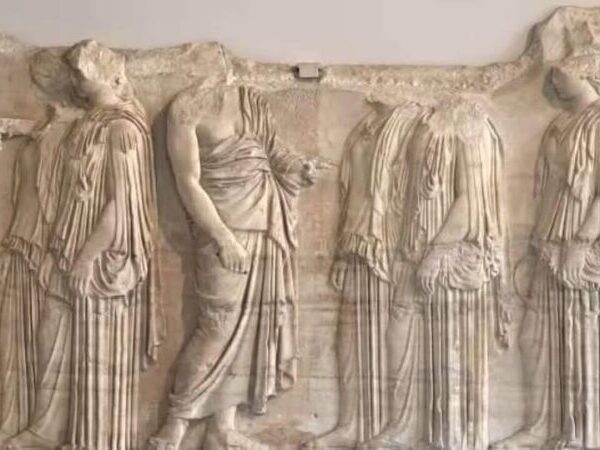 Οι έξη (6)  «Ε ρ γ α σ τ ί ν ε ς» Tης Μιραντας Σκηνιτη