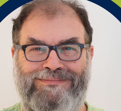 Συνεντευξη :  Δημήτρης Προύσαλης  : «Ο ερευνητής και δάσκαλος που αναβιώνει την τέχνη του παραμυθιού, μας ξεναγεί στη σοφία της λαϊκής παράδοσης και στη θεραπευτική δύναμη του λόγου.» – Της Λιλικας Αρνακη