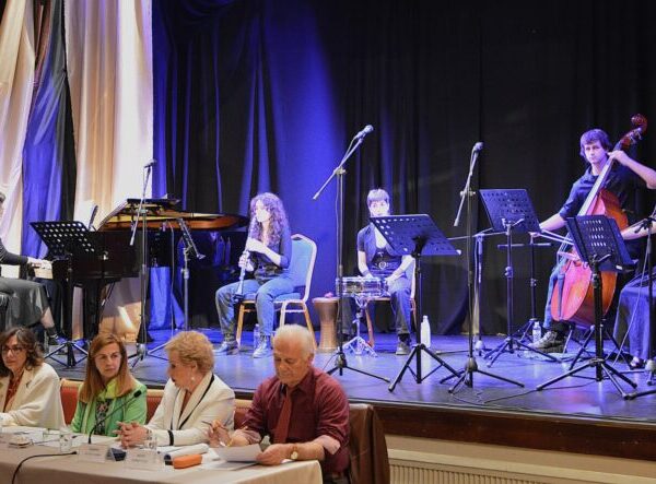 ΜΕΣΟΛΟΓΓΙ 1826 – ΣΜΥΡΝΗ 1922 Δύο έξοδοι !    – Του Μανου Κιλημαντζου