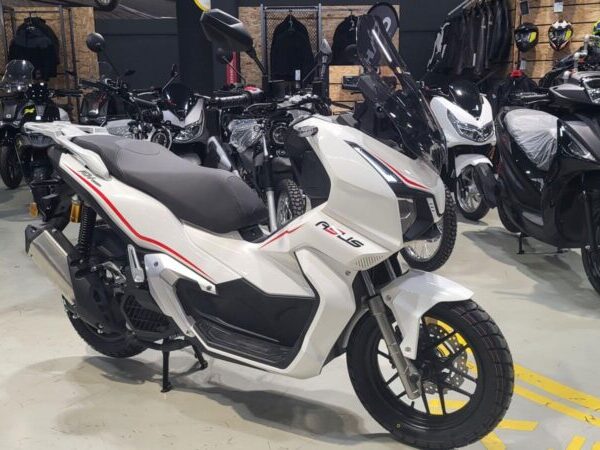 ASUS ADV125: Adventure Scooter με υβριδική τεχνολογία στα 2.590 ευρώ