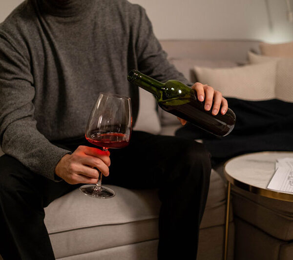 Ένα ποτήρι αλκοόλ την ημέρα συνδέεται με επιβλαβείς αλλαγές στον εγκέφαλο και γνωστική εξασθένιση