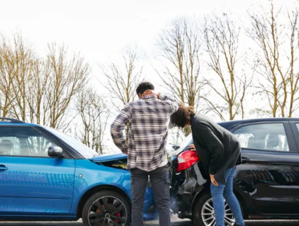 Ποιος πληρώνει τις ζημιές σε τροχαίο ατύχημα με ανασφάλιστο όχημα;